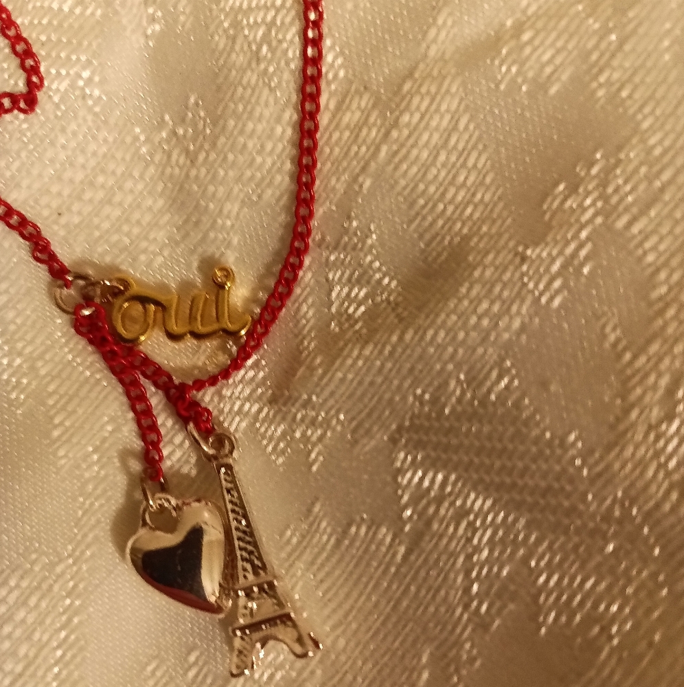 Stella & Dot red French necklace with pouch.